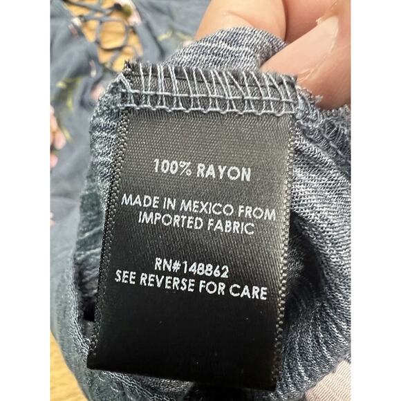 Torrid size 2 Floral Blue Lace Up Back Tunic Top 2X Flutter Sleeve rayon NWT - Picture 8 of 9